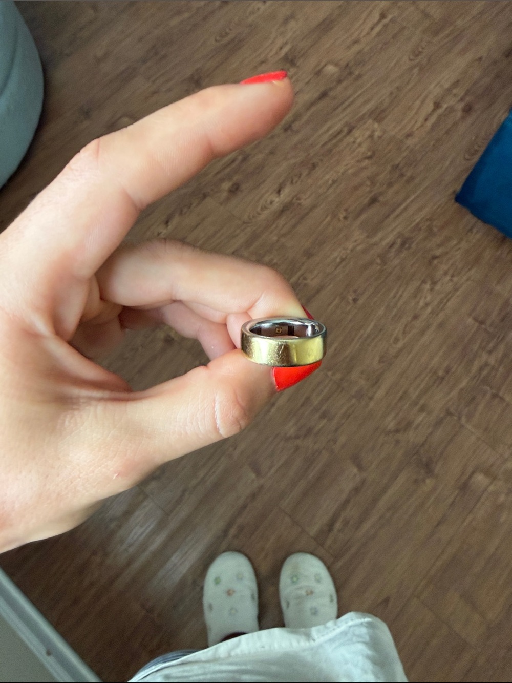 Oura Ring 4 - Gold size 9 - Picture 5 of 5
